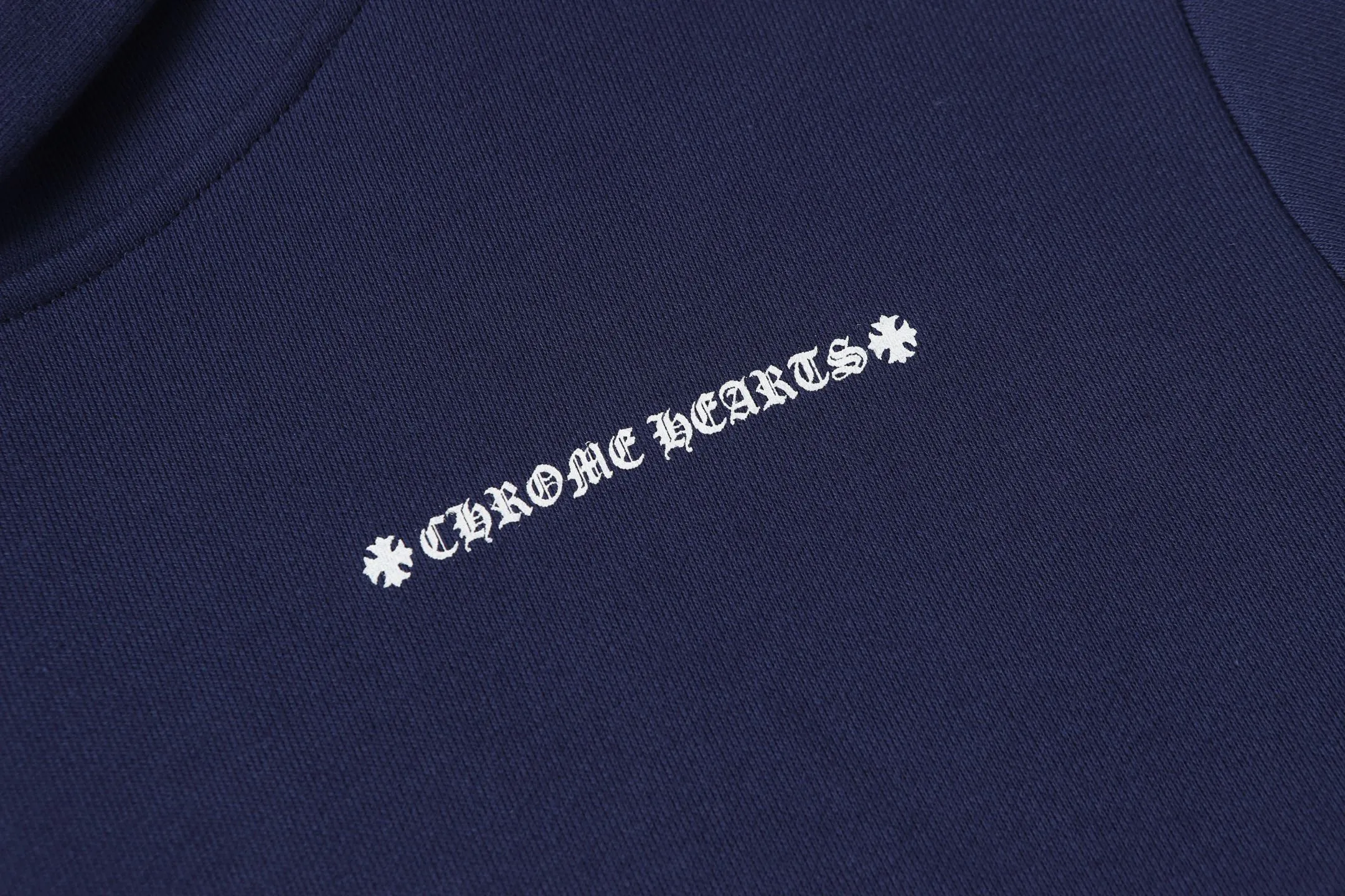 P240 L3191 Cross-border running quantity model, please do not place an order if you pursue quality - Chrome Hearts/Chrome Heart Cross ✝️Sanskrit printed hooded sweatshirt - High weight, high density and high quality, soft, delicate and skin-friendly wool, soft and silky to the touch, excellent warmth and skin-friendly properties - Custom-woven and custom-dyed, no color difference, no matter the fabric or workmanship details, beat the ordinary version on the market - Hardware zipper accessories are all customized, full of details -Colour: Dark blue -Size: S M L XL